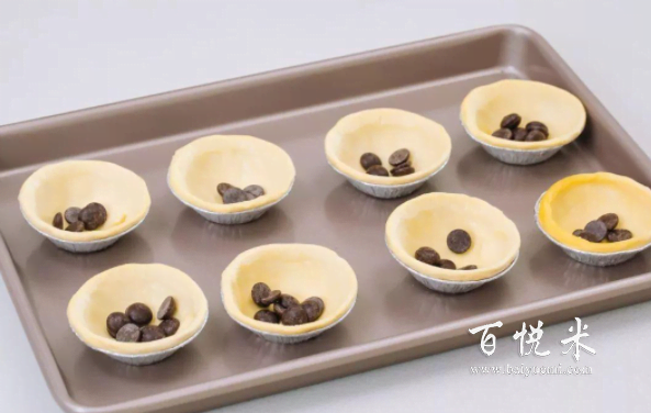 蛋撻液加點(diǎn)巧克力,能有不一樣的感覺,家人小孩都愛吃